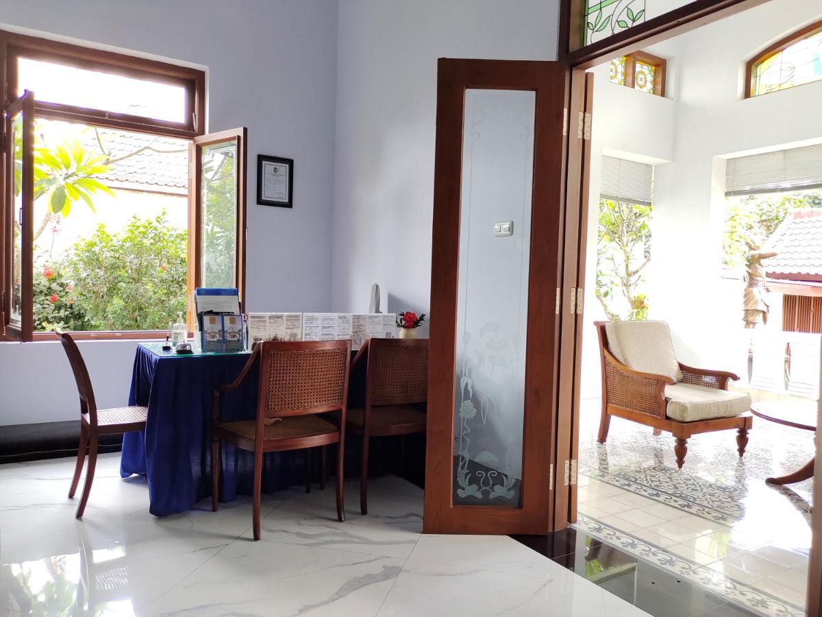 Griya Asih Hotel Yogyakarta Exterior photo