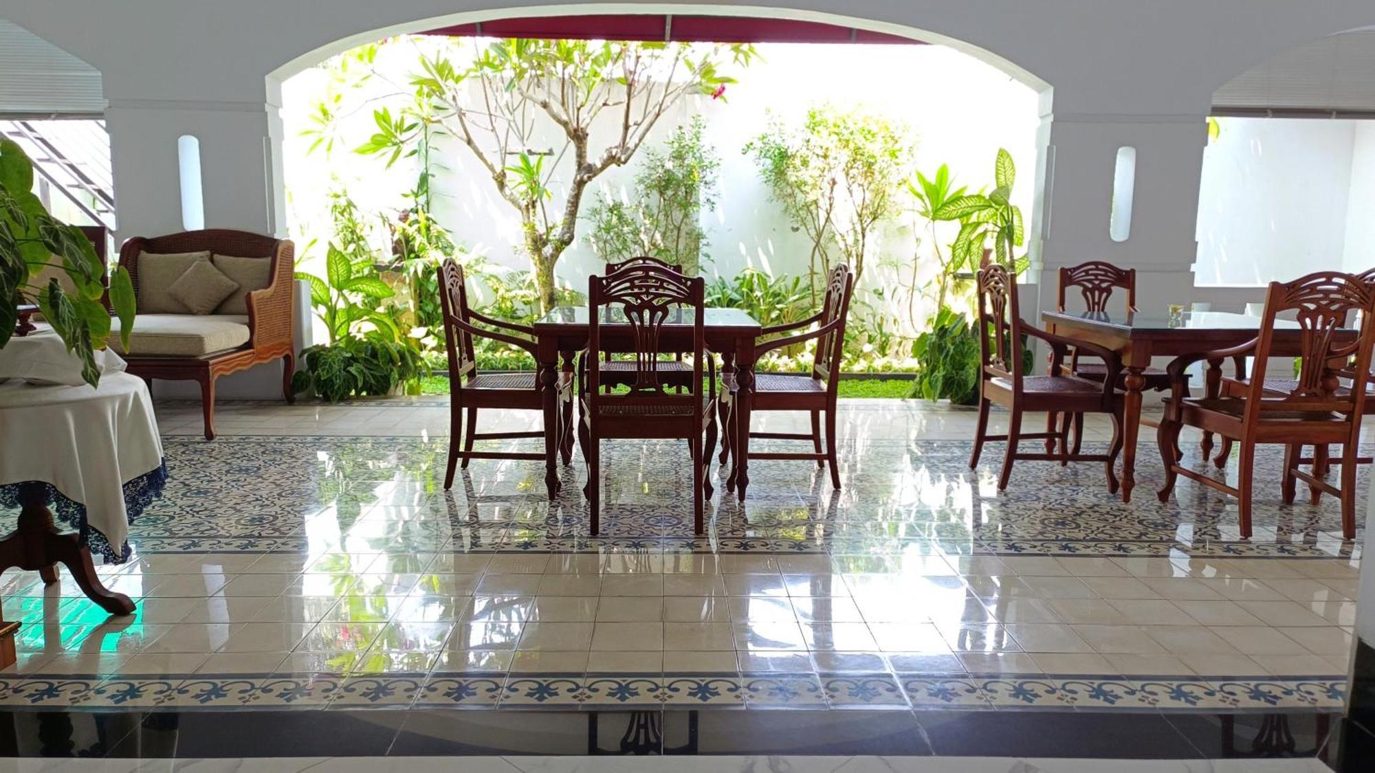 Griya Asih Hotel Yogyakarta Exterior photo