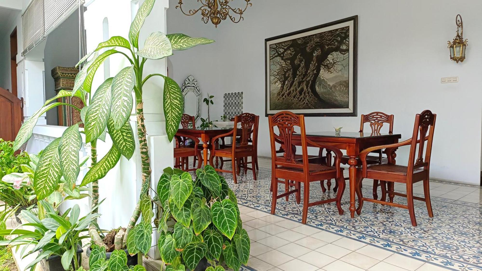 Griya Asih Hotel Yogyakarta Exterior photo