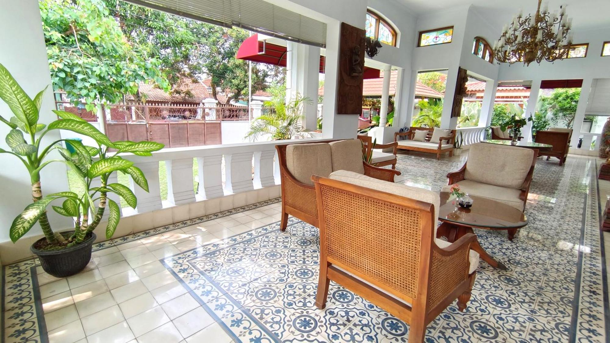 Griya Asih Hotel Yogyakarta Exterior photo