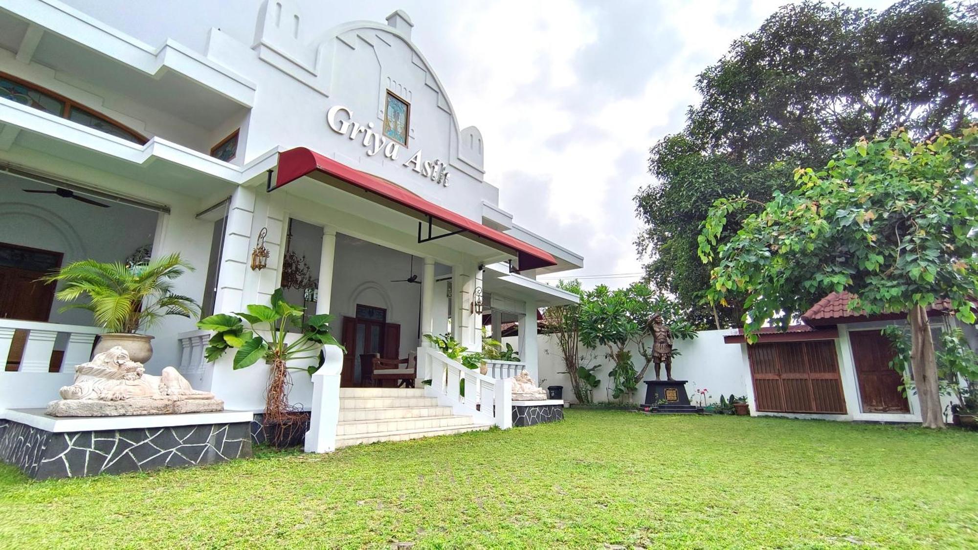Griya Asih Hotel Yogyakarta Exterior photo